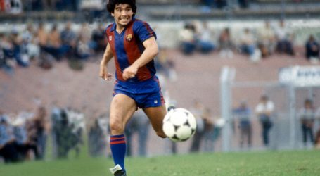 Sevilla y FC Barcelona recuerdan a Maradona un día después de su muerte