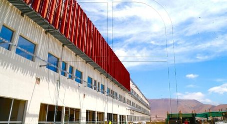 Dougnac inspecciona avance en la construcción del Hospital de Alto Hospicio