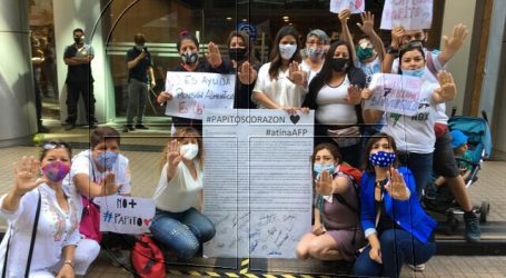 Mujeres protestan por el no pago del 10% retenido y DC anuncia acciones
