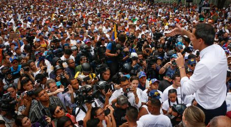 Oposición venezolana arranca su consulta popular y espera alta participación