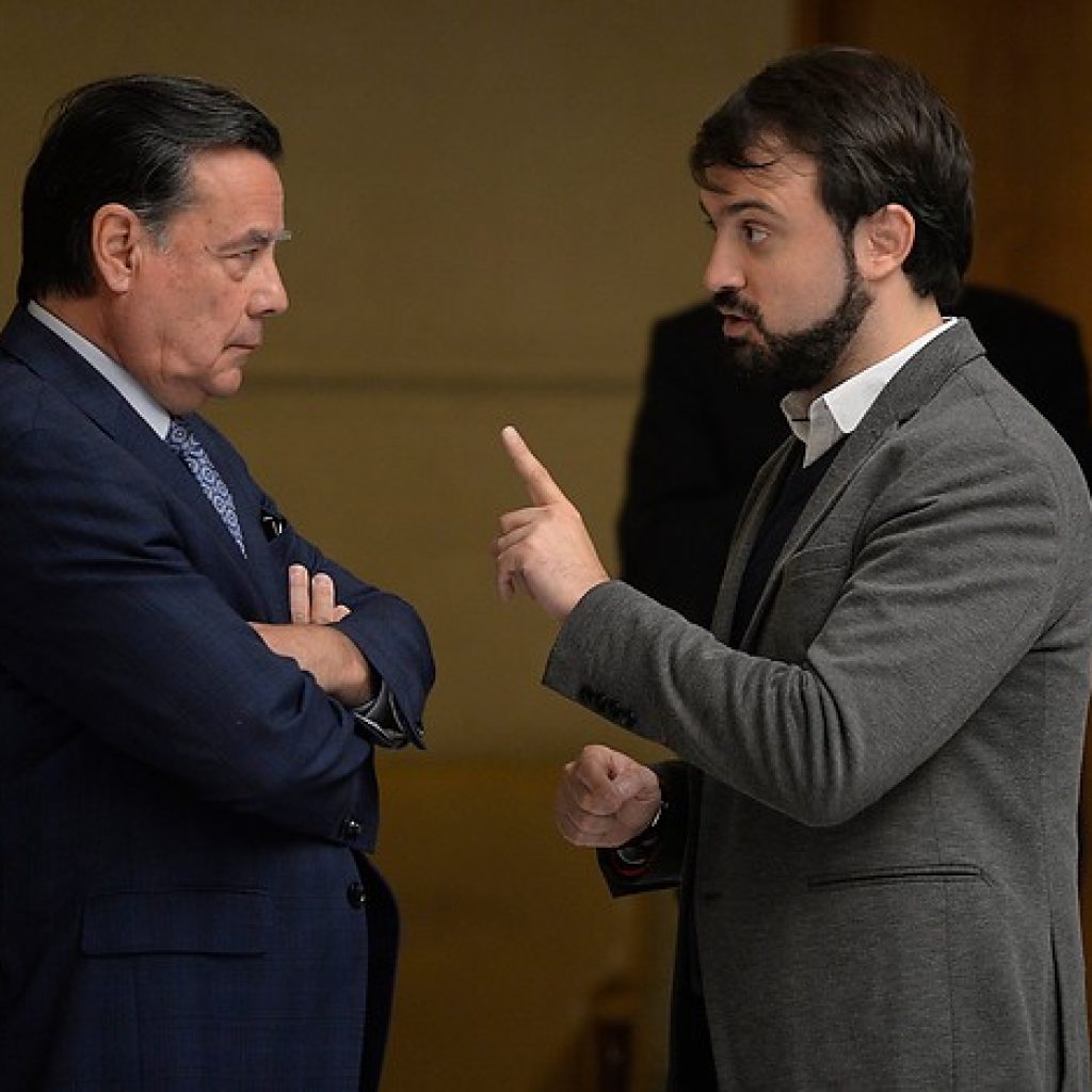 Denuncian que alcalde Sharp no entregó subvención a Bomberos de Valparaíso