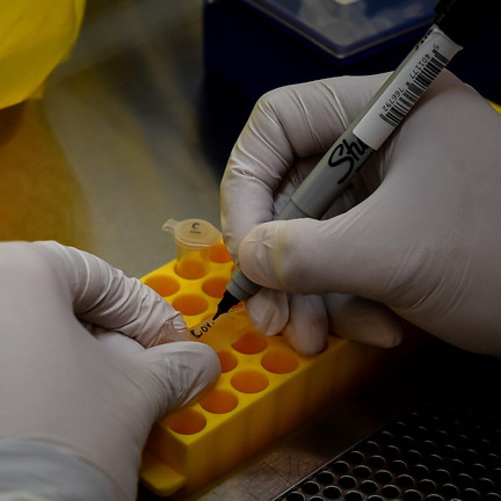 Reino Unido reconoce que la nueva cepa de coronavirus está "fuera de control"