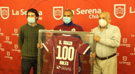 La Serena homenajea a Humberto Suazo con la ‘Camiseta de los 100 goles’
