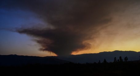 Mantienen Alerta Roja en Valparaíso por incendio forestal