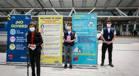 Daza visita sector de toma de exámenes PCR en el Aeropuerto de Santiago