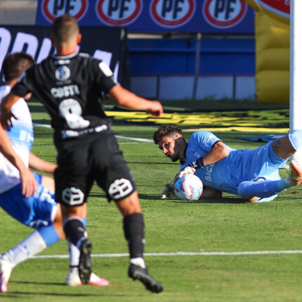La UC y Colo Colo no se sacaron ventajas en un pálido clásico en San Carlos