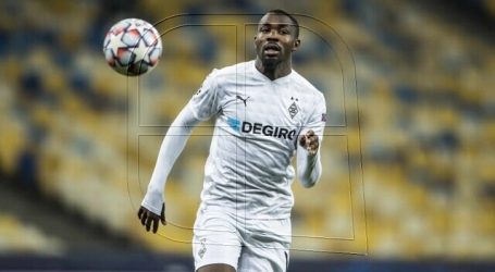 Sancionan con seis partidos a jugador que escupió a un rival en Alemania