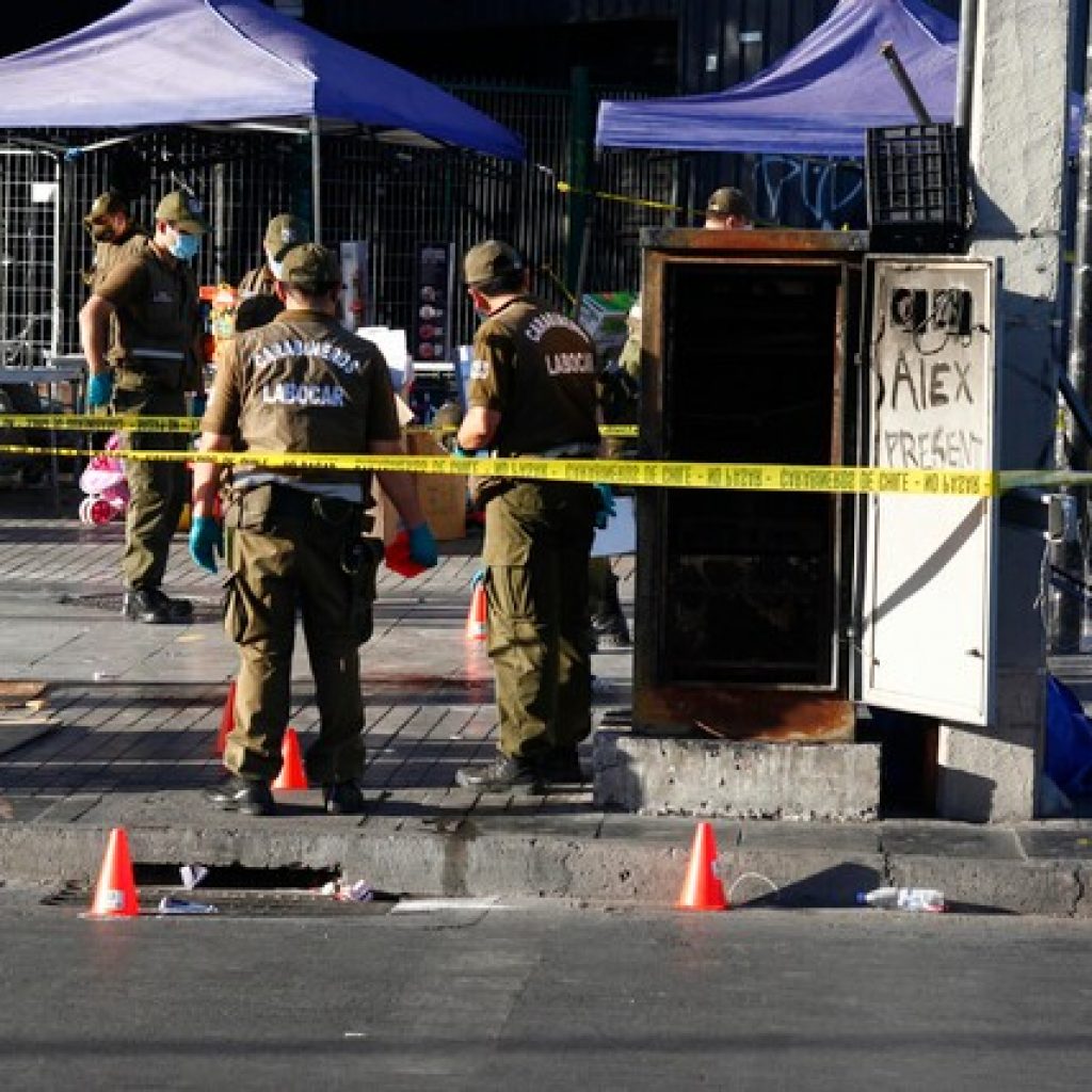 Encuentran vehículo usado durante balacera en la Plaza de Maipú