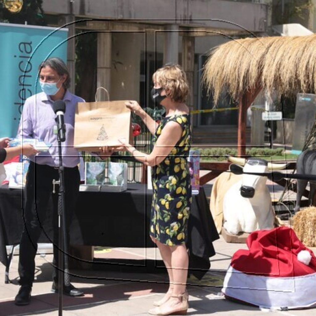 Providencia entrega regalos a Hospital Calvo Mackenna por Navidad