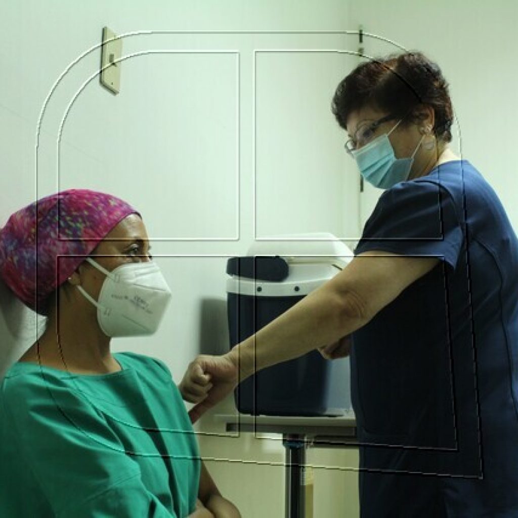 Comenzó proceso de vacunación en el Hospital Clínico San Borja Arriarán