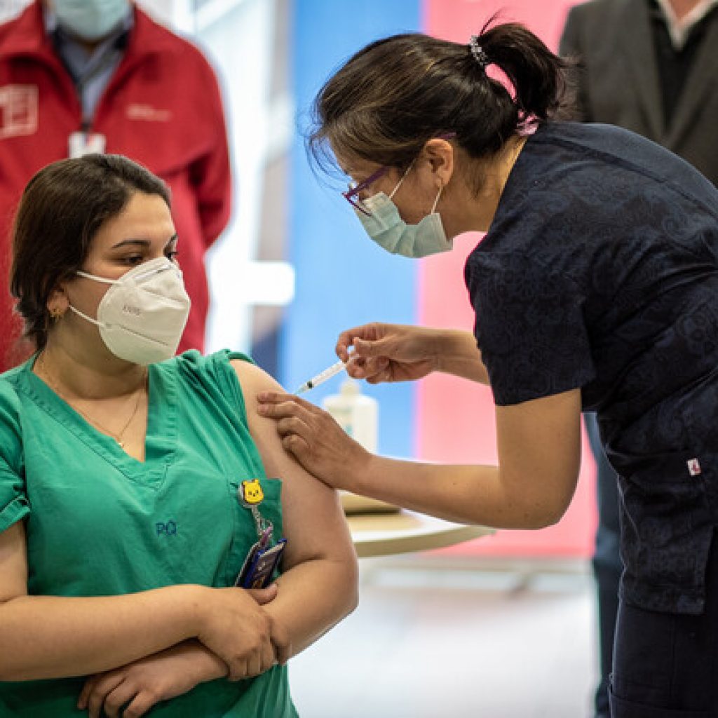 8.649 trabajadores de salud han recibido la vacuna contra el COVID-19