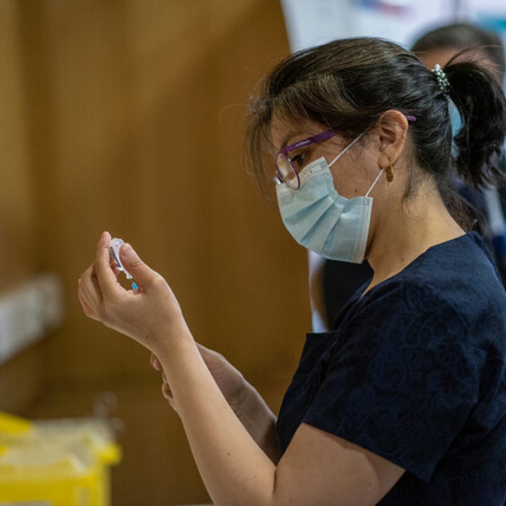 ISP detalló primeros síntomas reportados de la vacuna Pfizer-BioNTech