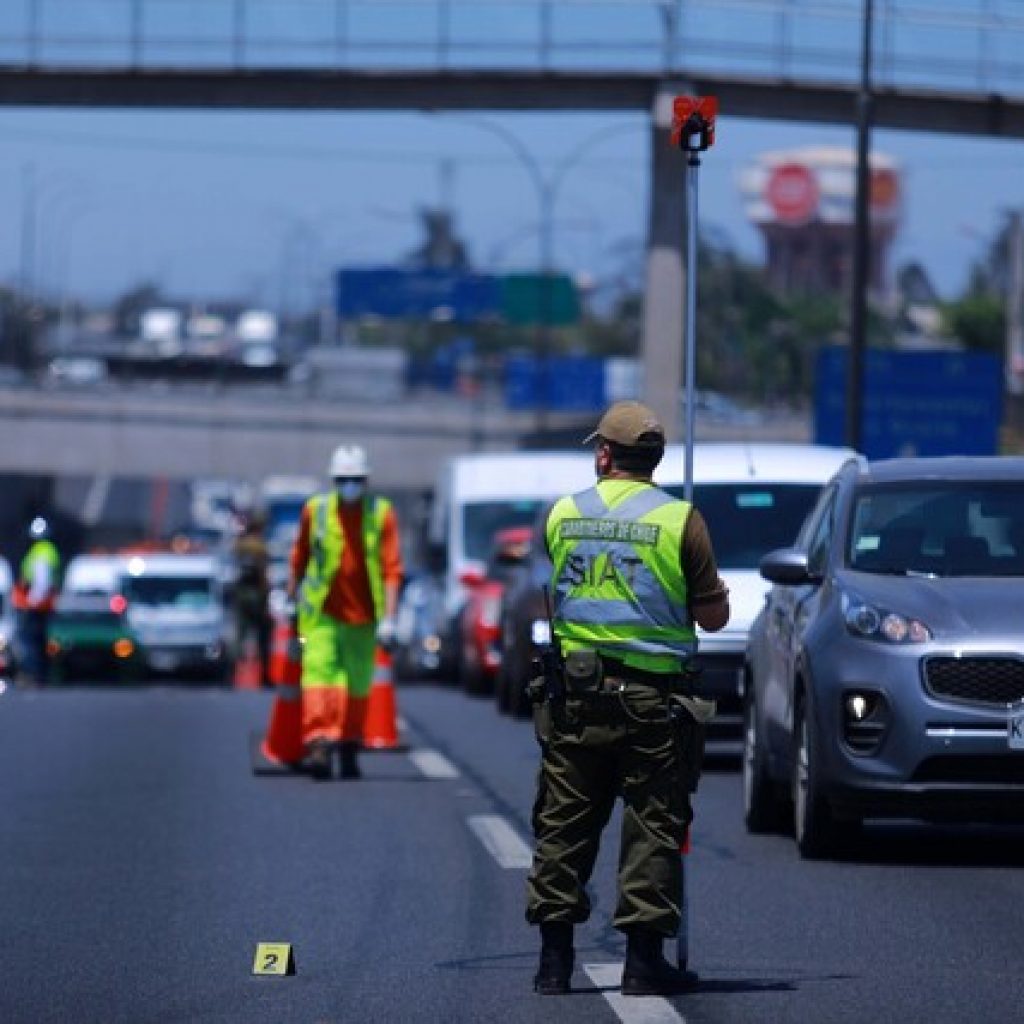 Dos carabineros terminan arrollados por conductor de un auto robado
