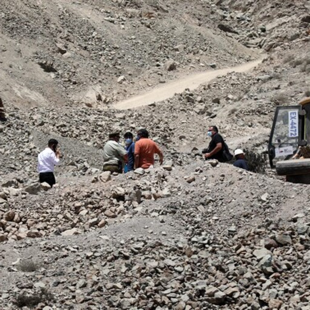 Fiscalía indaga accidente minero que mantiene a dos trabajadores atrapados