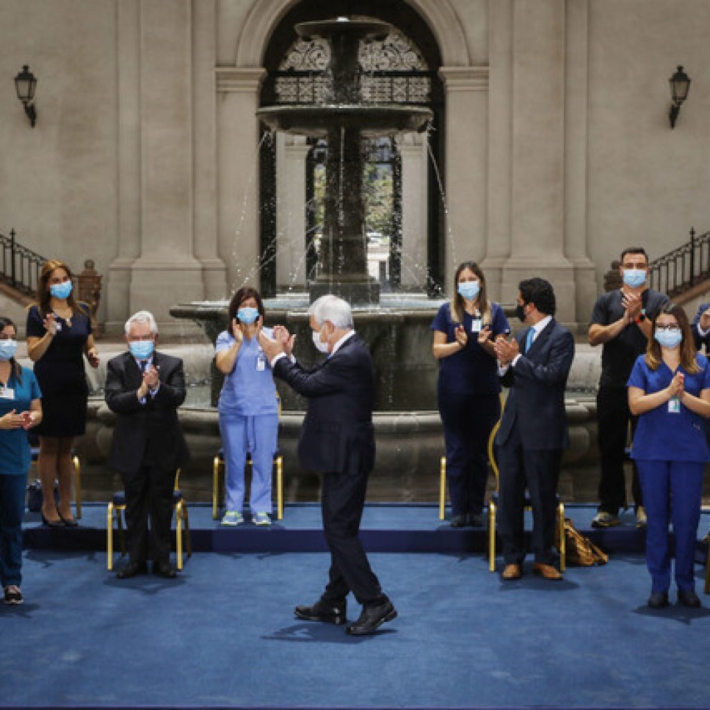 Piñera anuncia promulgación de bono para personal de la salud por pandemia