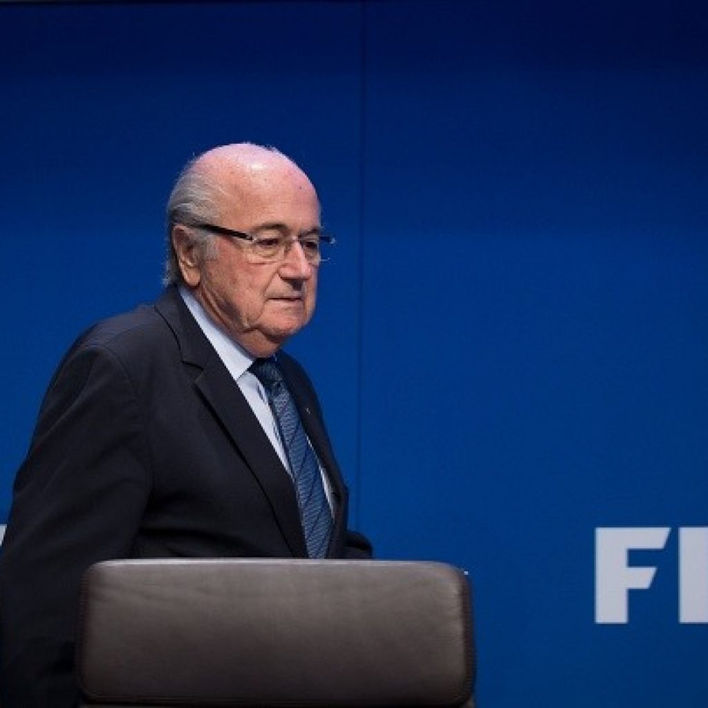 La FIFA denuncia penalmente a Blatter por "presunta mala gestión delictiva"
