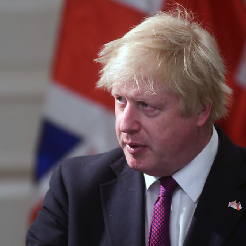 Johnson firma acuerdo que regulará las relaciones comerciales con la UE