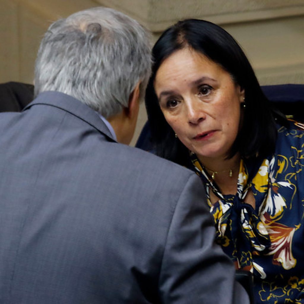 Senadora Aravena pide al Gobierno reformular el permiso especial de vacaciones