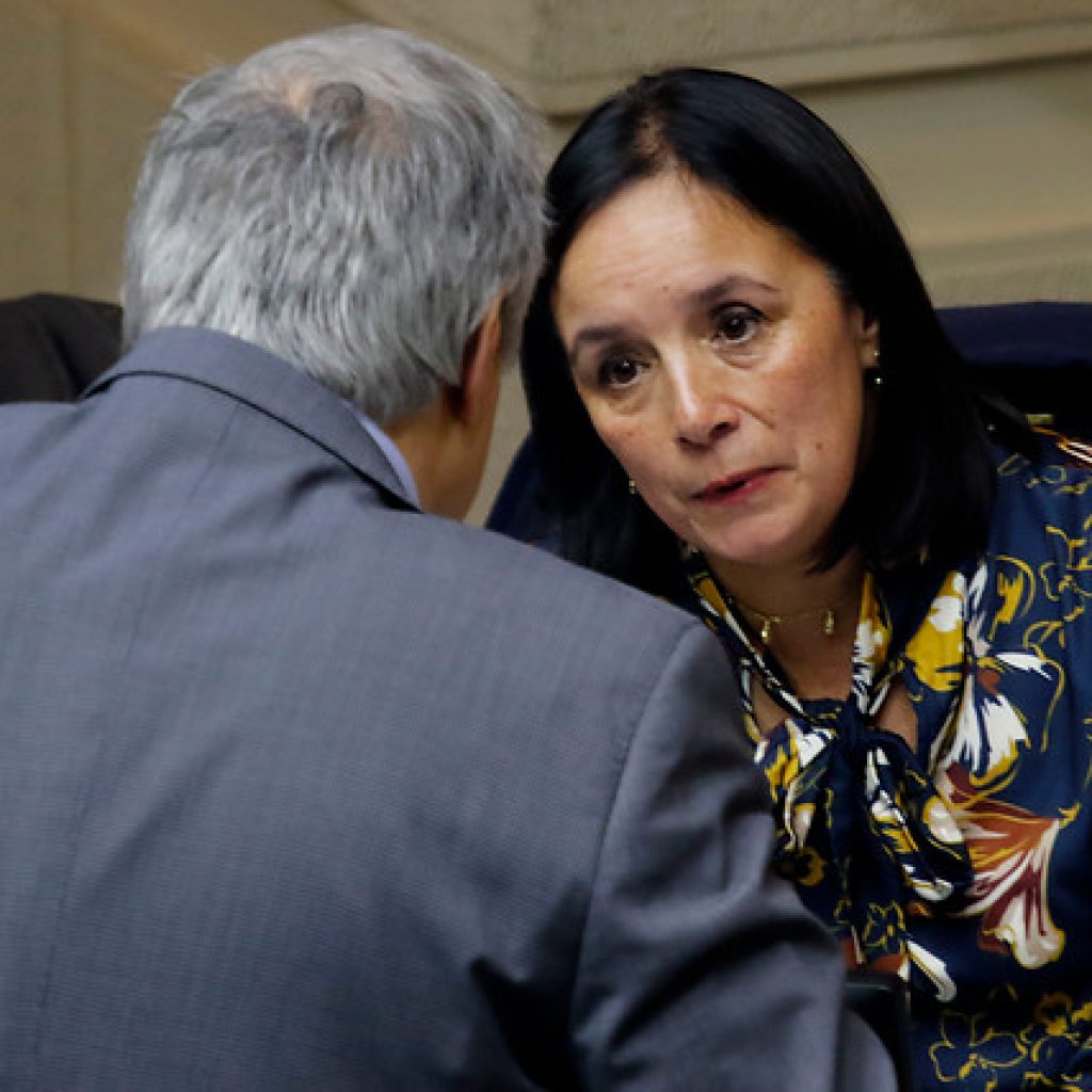 Senadora Aravena pide al Gobierno reformular el permiso especial de vacaciones
