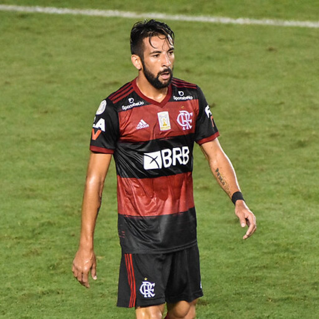 Brasil: Isla disputó todo el partido en victoria de Flamengo en visita a Goiás