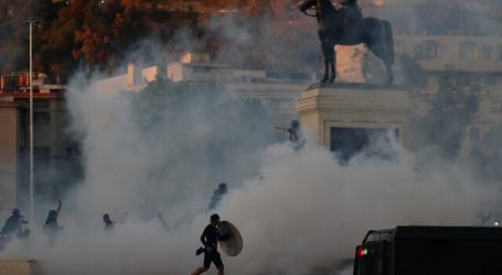 Al menos dos detenidos en manifestaciones en Plaza Baquedano