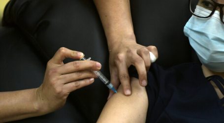Chilenos se inclinan por vacunación obligatoria contra el Covid-19