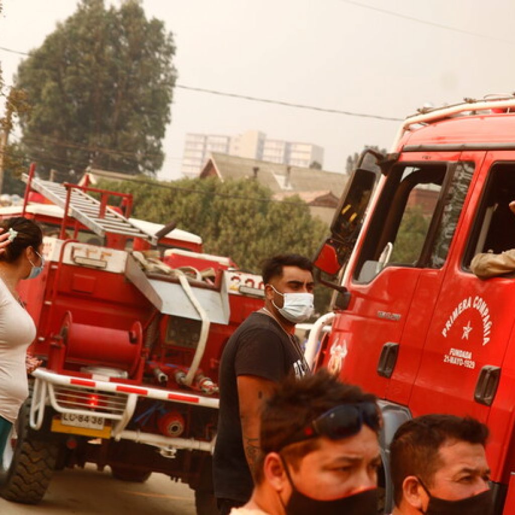 Se mantiene la Alerta Roja para Valparaíso y Quilpué por incendio forestal