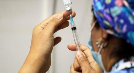 Reino Unido asegura que vacuna de AstraZeneca es eficaz en todas las edades