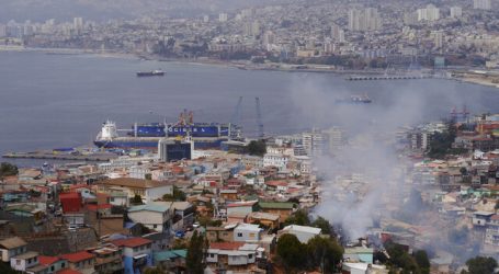 Al menos cinco viviendas destruidas por incendio en Cerro Toro de Valparaíso
