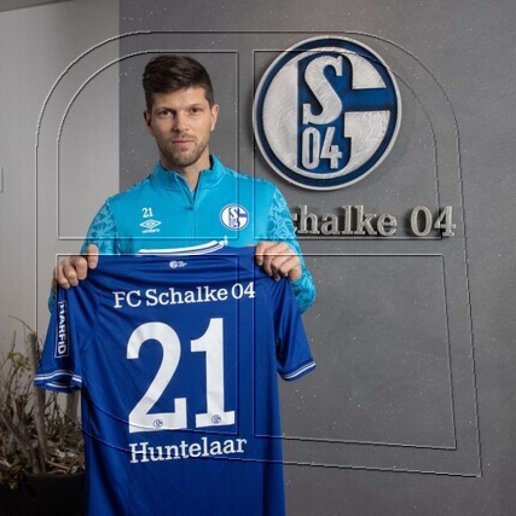 Klaas-Jan Huntelaar regresa al Schalke 04 para evitar el descenso