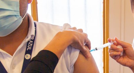 Covid-19: Bolivia comienza a administrar vacuna rusa al personal de salud