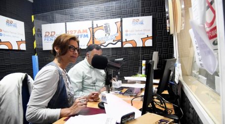 Andrea Molina revive su programa de servicio social en Radio Festival
