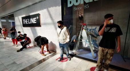 Reportan aglomeración en mall capitalino por lanzamiento de zapatillas