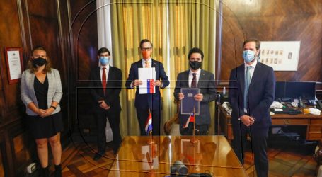 Chile y Países Bajos firman convenio para eliminar la doble tributación