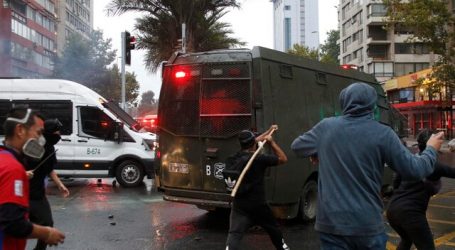 Al menos 17 detenidos en jornada de protestas en Plaza Baquedano