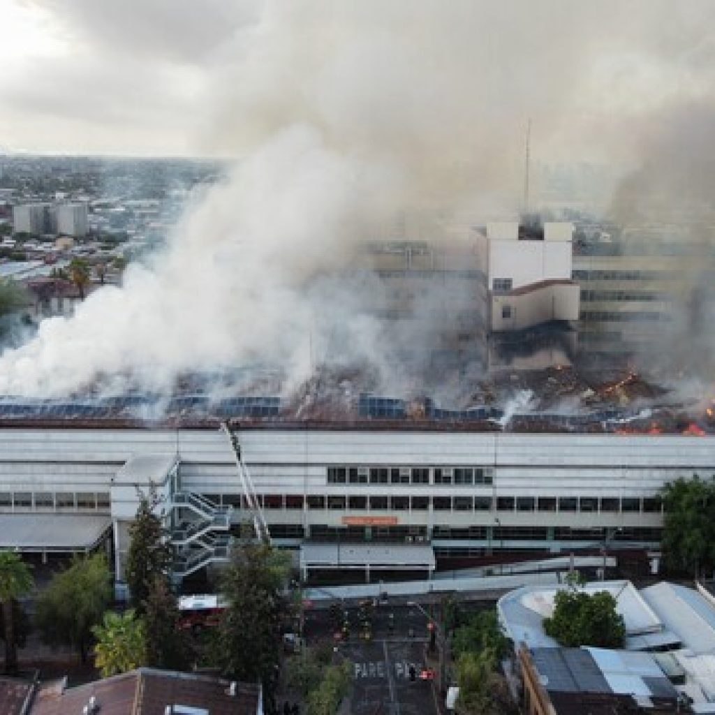 Incendio afecta al Hospital San Borja Arriarán en Santiago