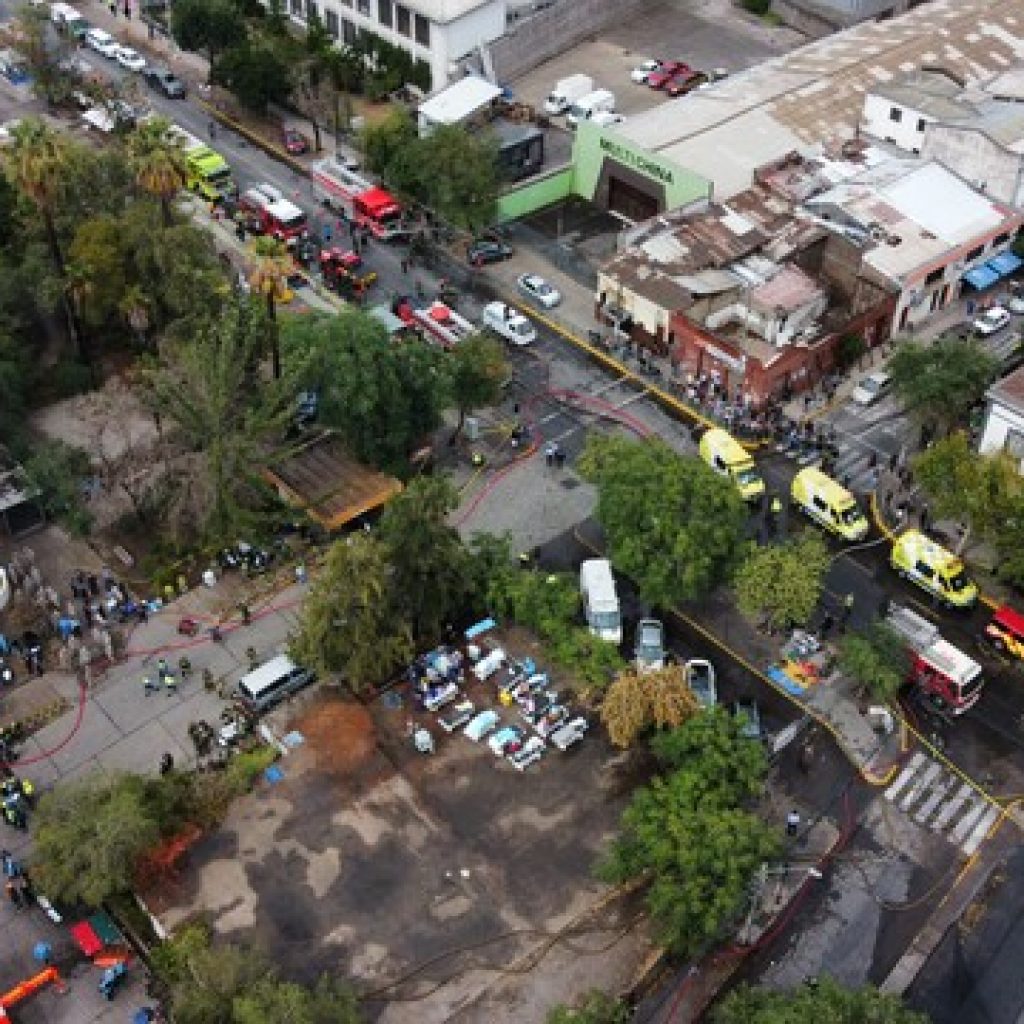 Hospital San Borja: Bomberos continúa trabajando y fuego está circunscrito