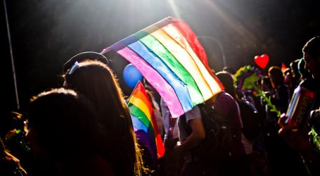 Movilh firma convenio para promover derechos de migrantes LGBTIQ+