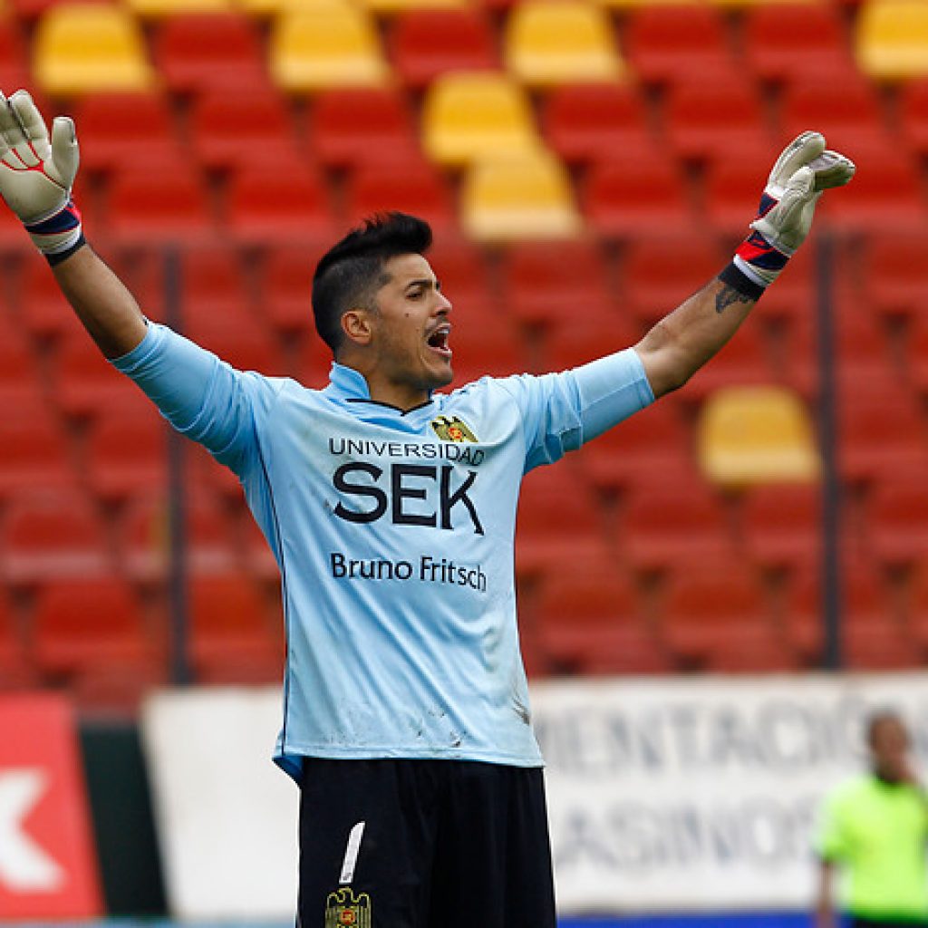 Palestino oficializó la incorporación como refuerzo del arquero Nery Veloso