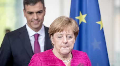 Angela Merkel considera “problemático” el veto de Twitter a Trump
