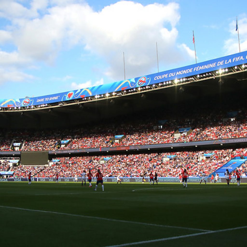 Francia se plantea la vuelta del público a los estadios en "3 o 4 semanas"