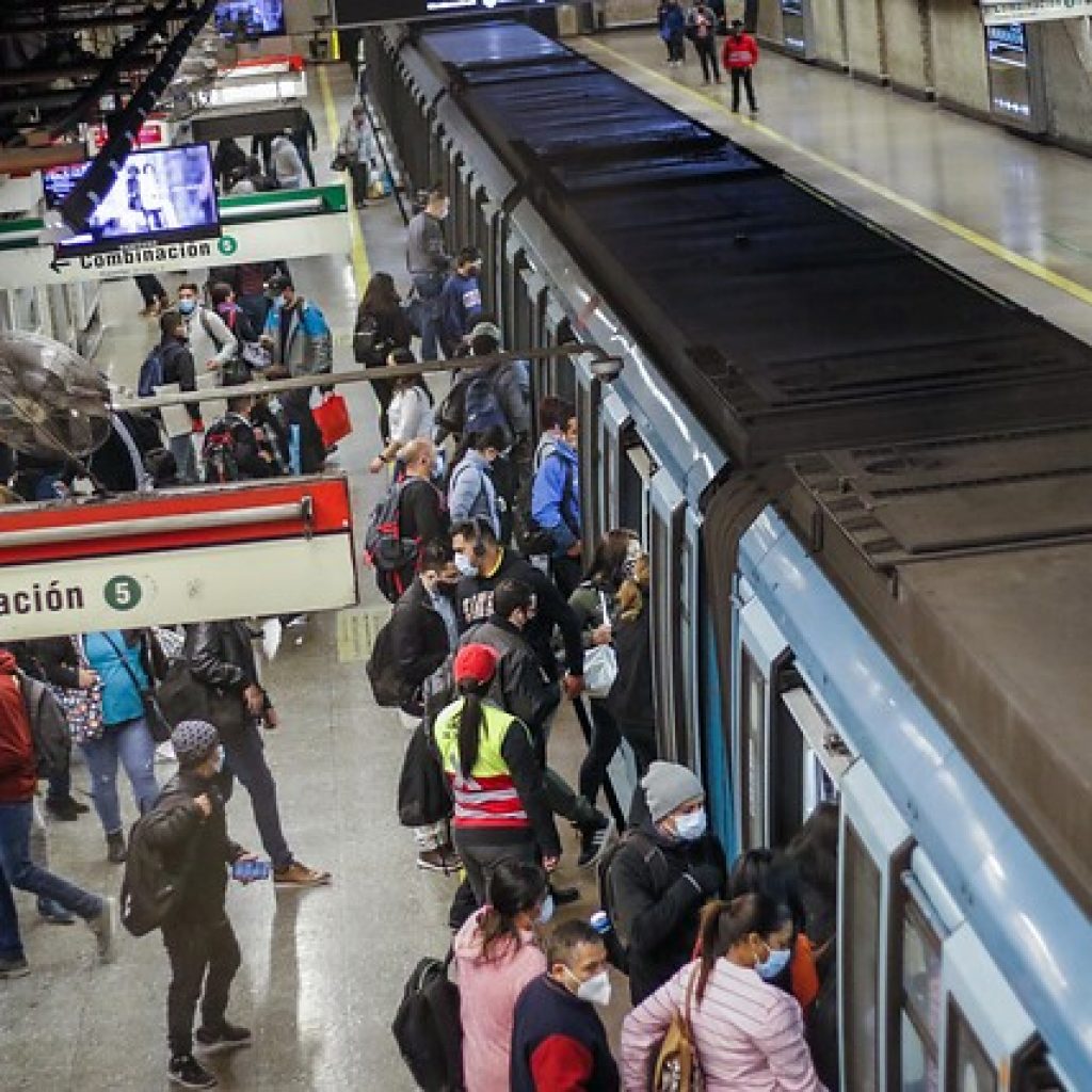 Metro de Santiago informa nuevo horario de cierre por toque de queda
