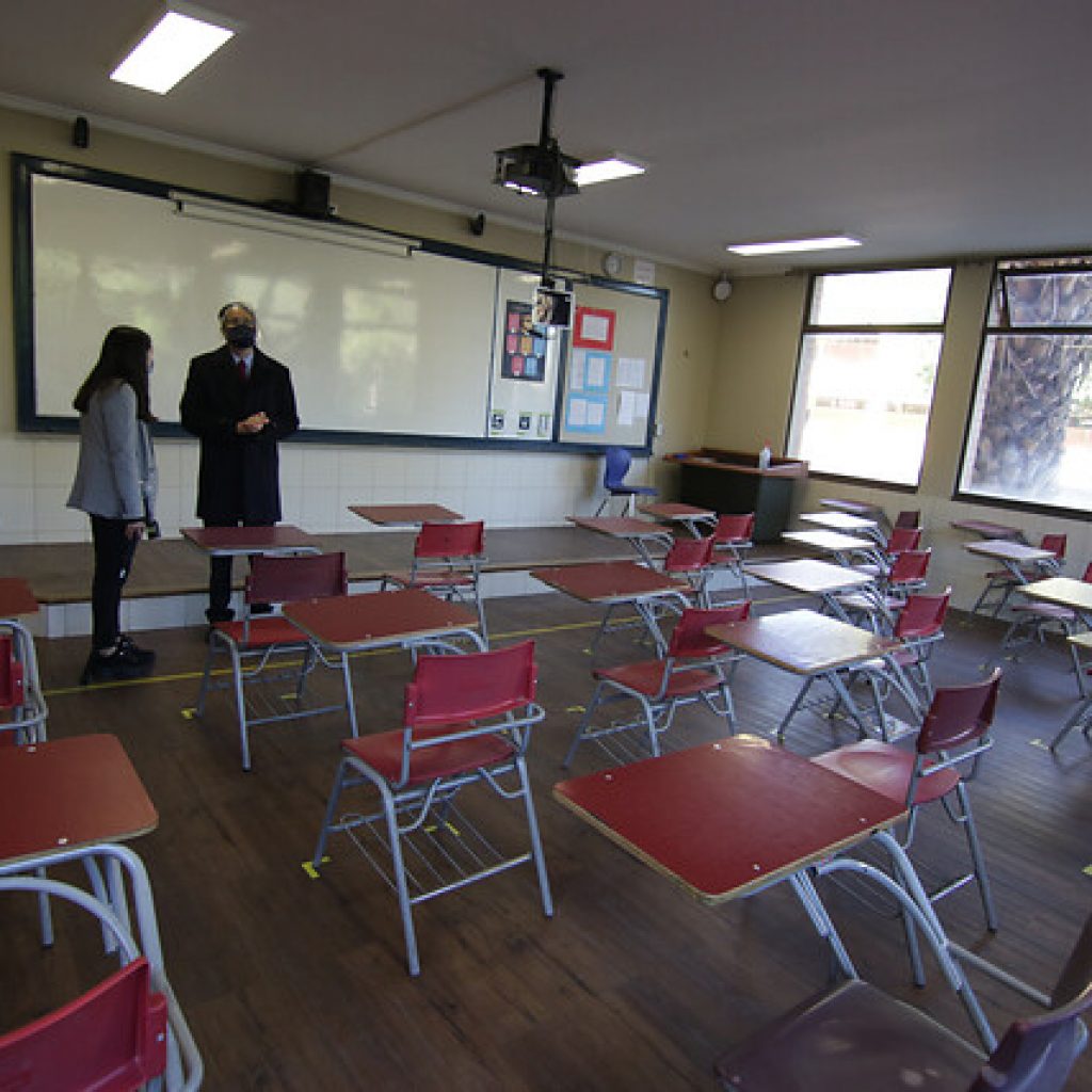 Santiago comenzará el año escolar 2021 con clases remotas