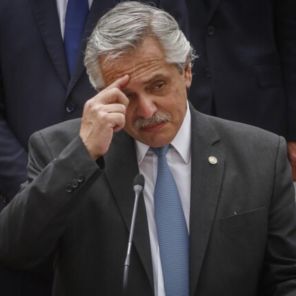 Fernández califica de "payasada" imputación del ex-ministro de Salud