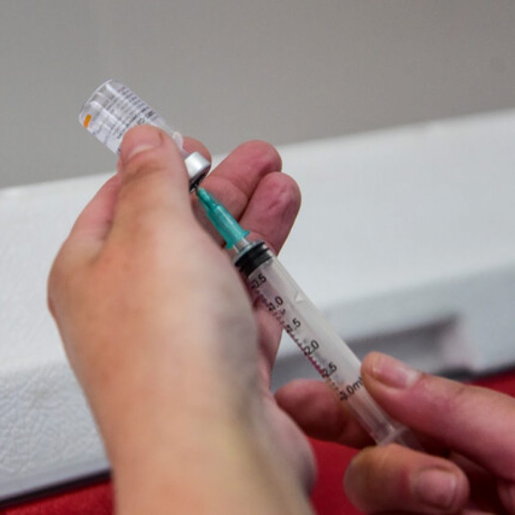 Covid-19: Gobierno hizo positivo balance de inicio de vacunación masiva