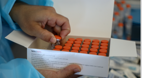 Colombia aprueba la vacuna CoronaVac y negocia la adquisición de la Sputnik V