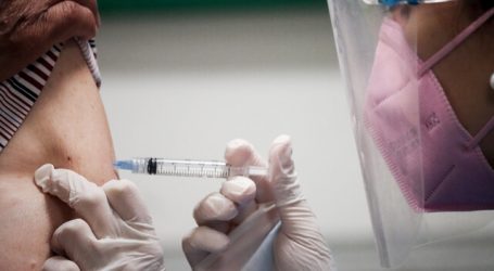 Más de 128 mil personas ya han sido vacunadas en Chile contra el coronavirus