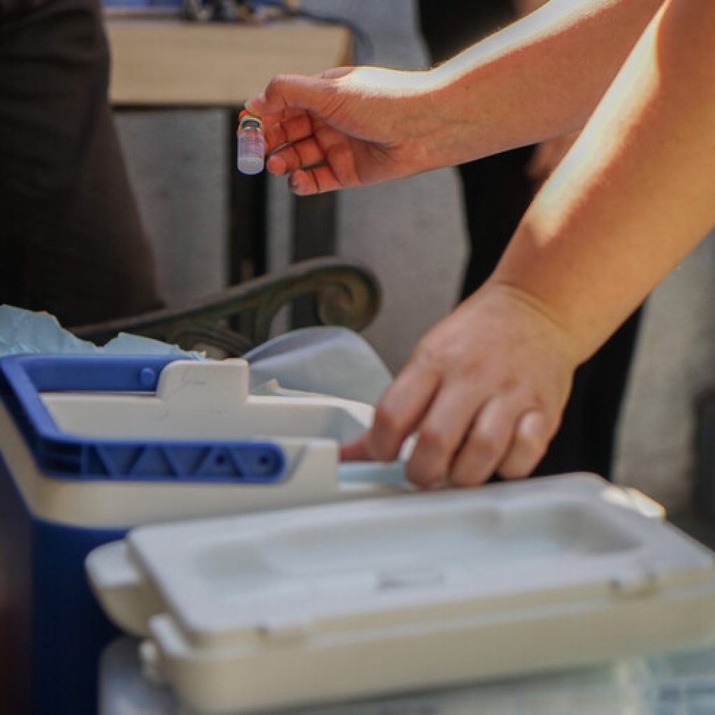 Falta de acuerdo político complica llegada de vacunas de COVAX a Venezuela