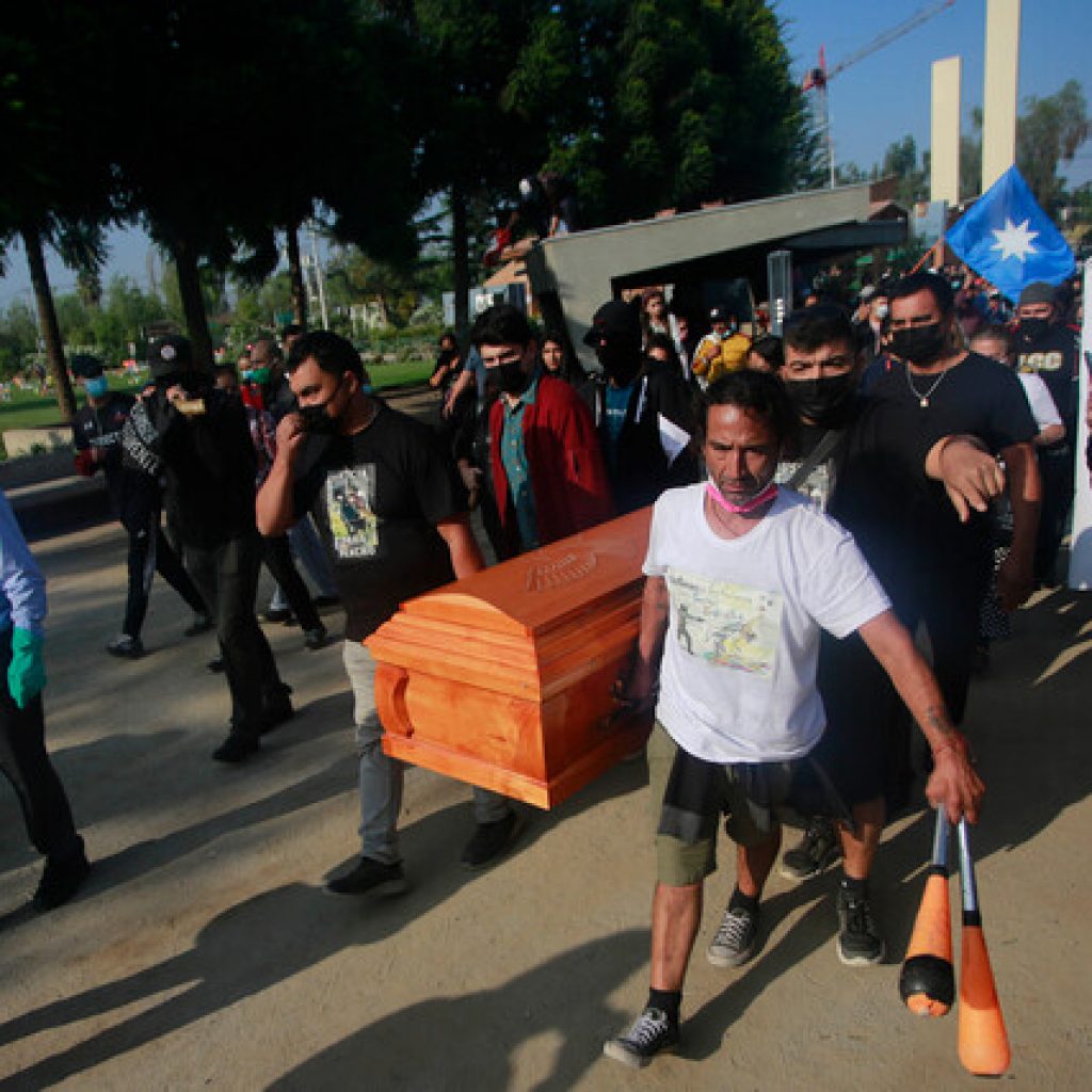 Realizan funeral de malabarista baleado por Carabineros en Panguipulli