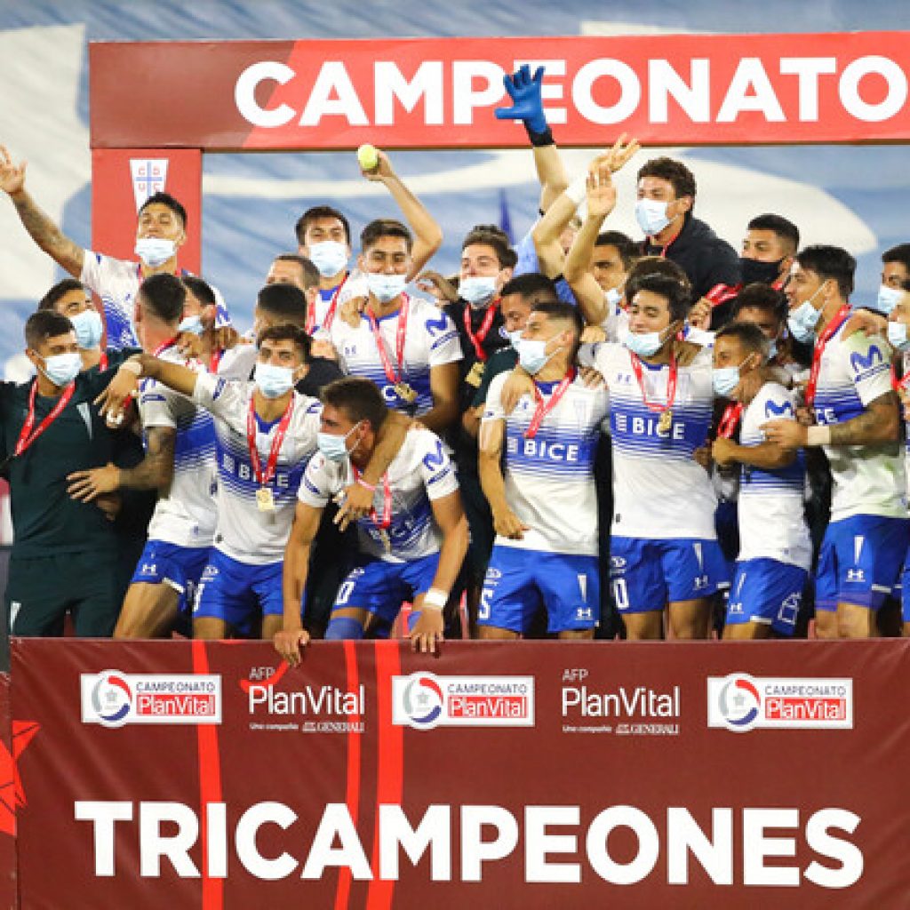 La UC es el cuarto equipo tricampeón en la historia del fútbol chileno